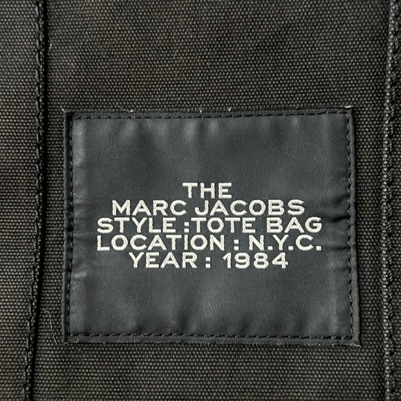 Marc Jacob’s The Tote Bag - Picture 3 of 7